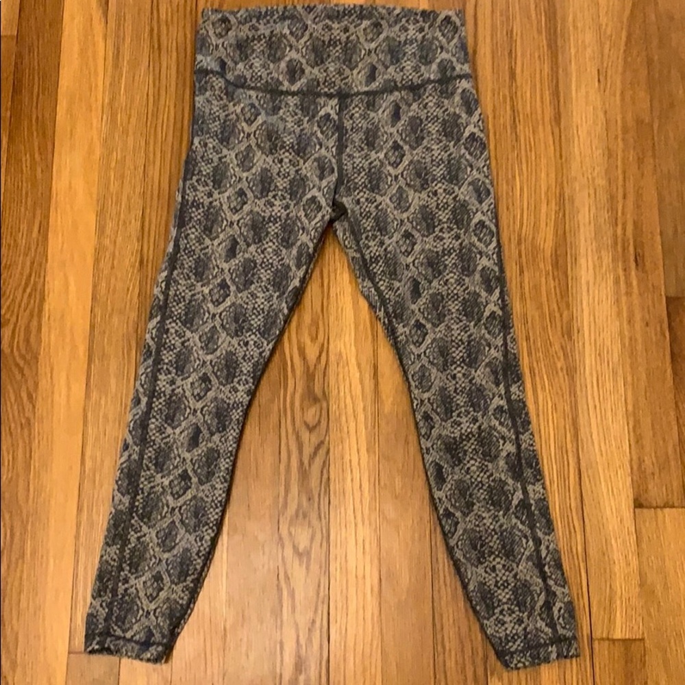Athleta Snakeskin Cropped Legging Side Pkt NWOT